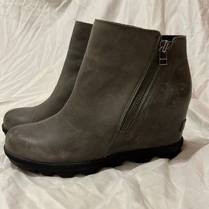 Sorel WOMEN'S JOAN OF ARCTIC™ WEDGE III ZIP BOOTIE